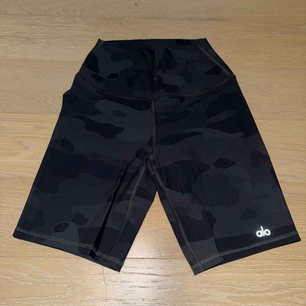 Alo yoga biker shorts